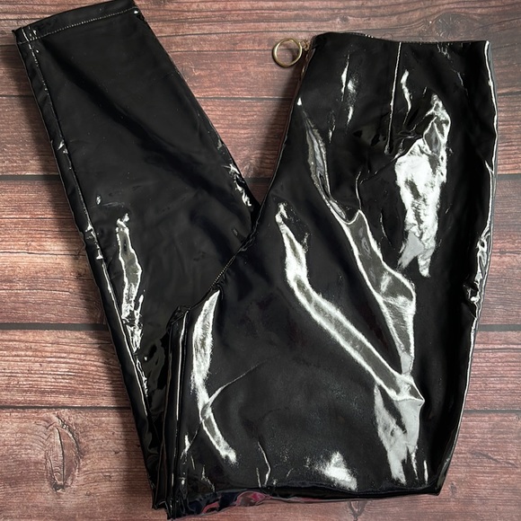 MESHKI | London Latex Cropped Biker Jacket and Pants - Picture 3 of 13